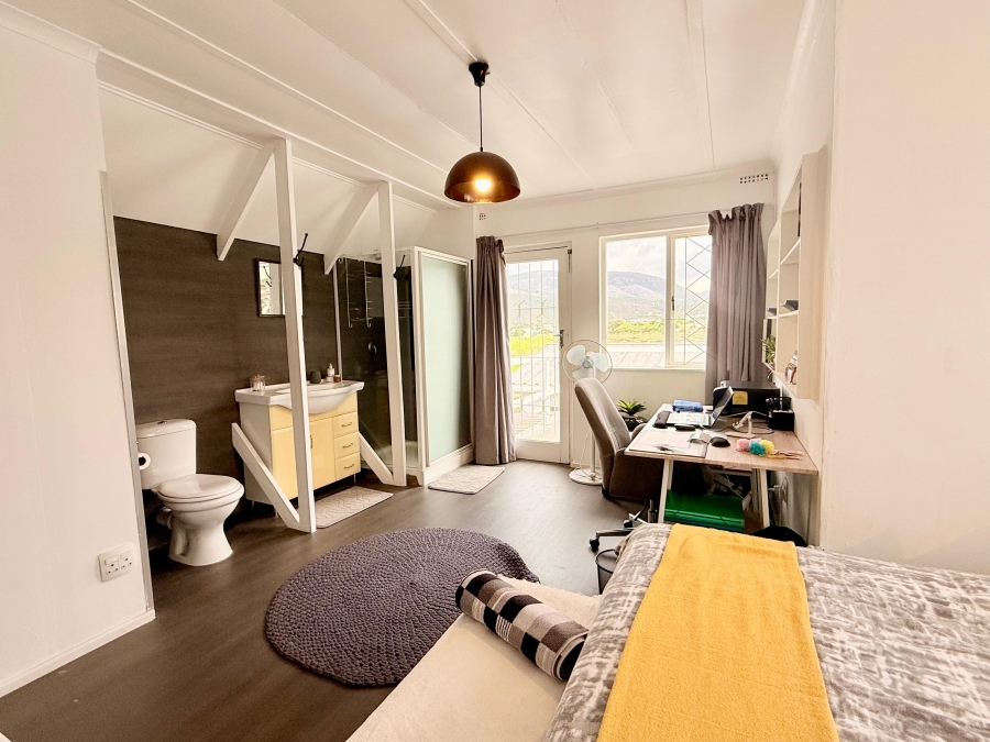 5 Bedroom Property for Sale in Sandbaai Western Cape